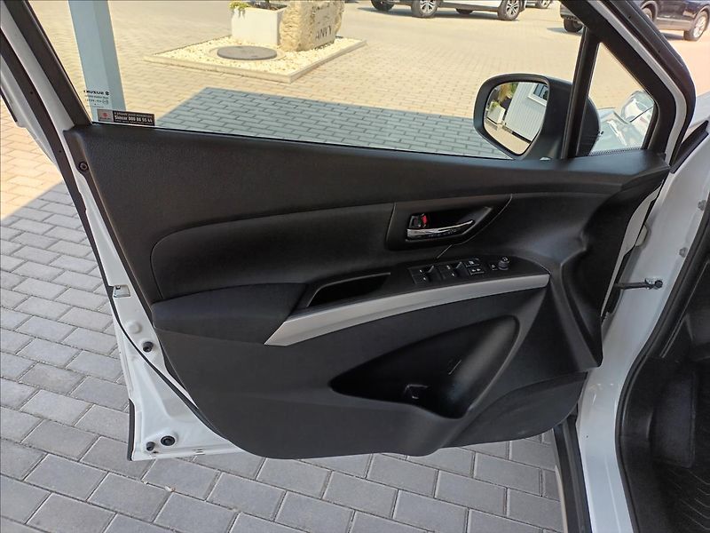 Suzuki SX4 S-Cross 1,4 ,103kw,ČR,1MAJ,LED,TAŽNÉ, - fotka 16 z 43