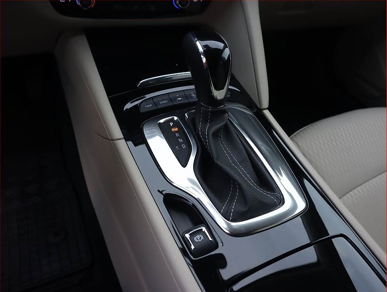 Opel Insignia (2018) 2.0 Turbo 4x4, 4X4, Automat - fotka 16 z 23