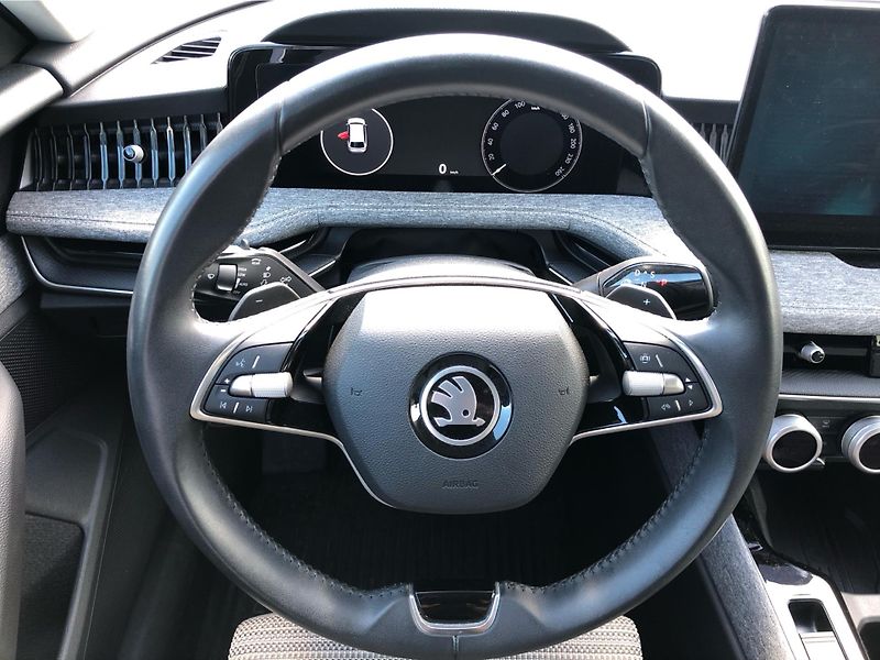 Škoda Superb COMBI 2.0 TDi DSG 7st. SELECTI - fotka 18 z 30