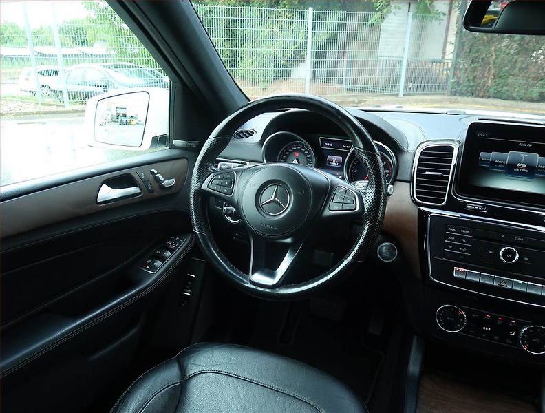 Mercedes-Benz GLS (2016) 350 d 4MATIC - fotka 7 z 30