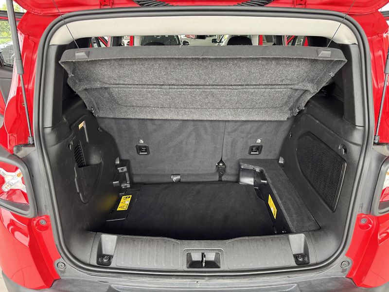 Jeep Renegade 1,3T 4xe*AWD*Distronic*Kamera - fotka 32 z 34