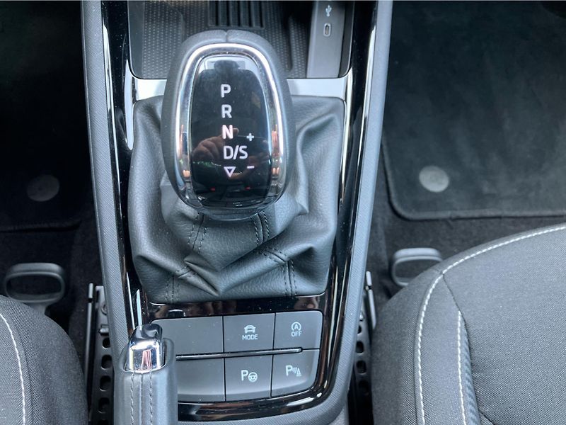 Škoda Kamiq 1.0TSI 85kW MONTECARLO DSG - fotka 21 z 30