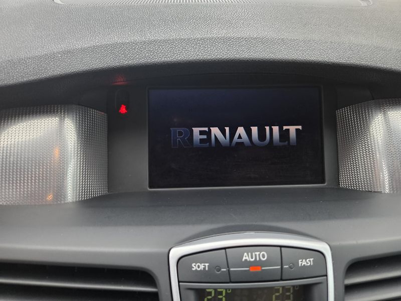 Renault Laguna 2.0dCi GT 131kW BOSE*4CONTROL* - fotka 26 z 38