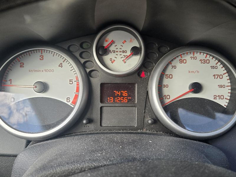 Peugeot 207 (2007) Peugeot 207 1.6 HDI  80KW RV 2 - fotka 24 z 26
