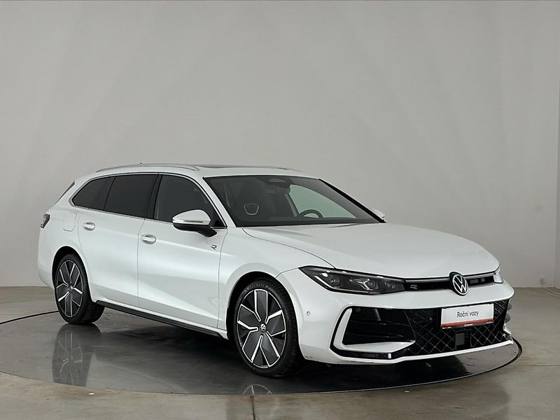 Volkswagen Passat R-Line - fotka 14 z 31