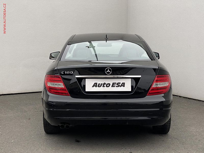 Mercedes-Benz Třídy C (2014) 1.6i C180, Klima - fotka 5 z 17