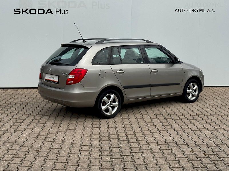 Škoda Fabia (2009) Elegance Edition Combi 1.4 MPI - fotka 2 z 24