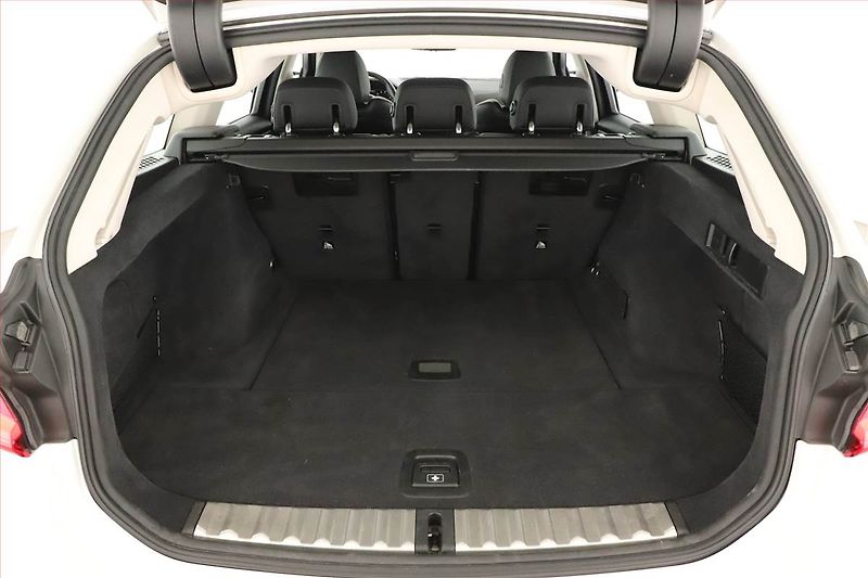BMW Řada 3 (2020) 320 i - fotka 18 z 19