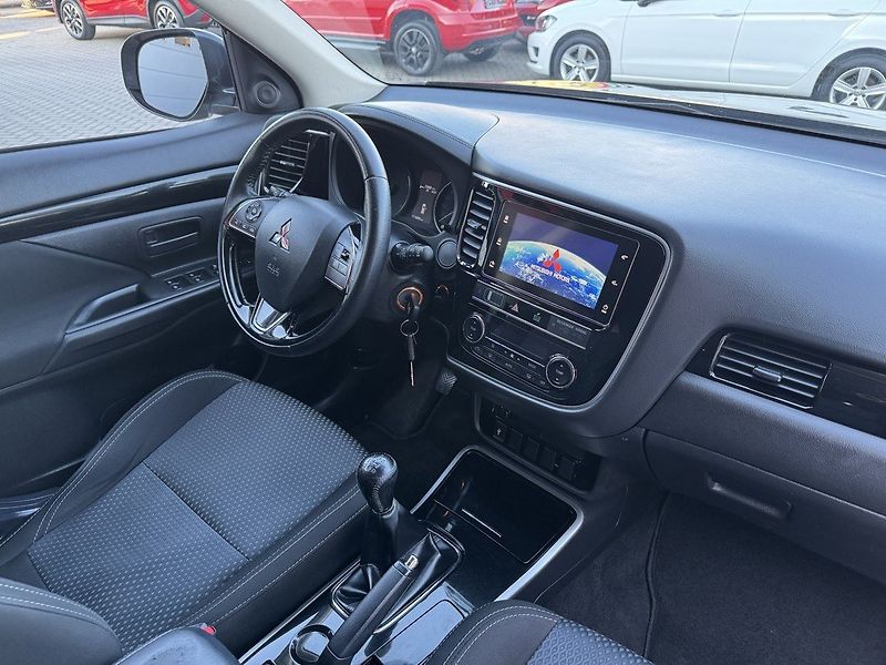 Mitsubishi Outlander (2019) 2.0i Mivec Digi Klima Kamera - fotka 14 z 48