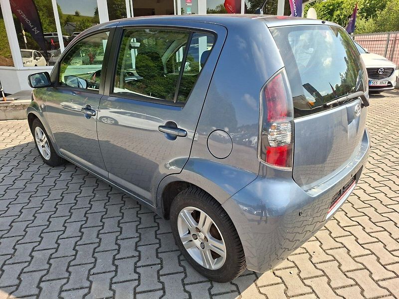 Daihatsu Sirion (2006) 1.3i 67kW AUT 4WD - fotka 6 z 39