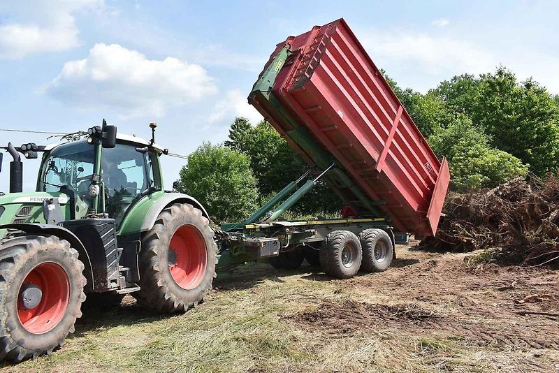 Na trase D11 Jaroměř - Trutnov skončilo kácení dřevin.