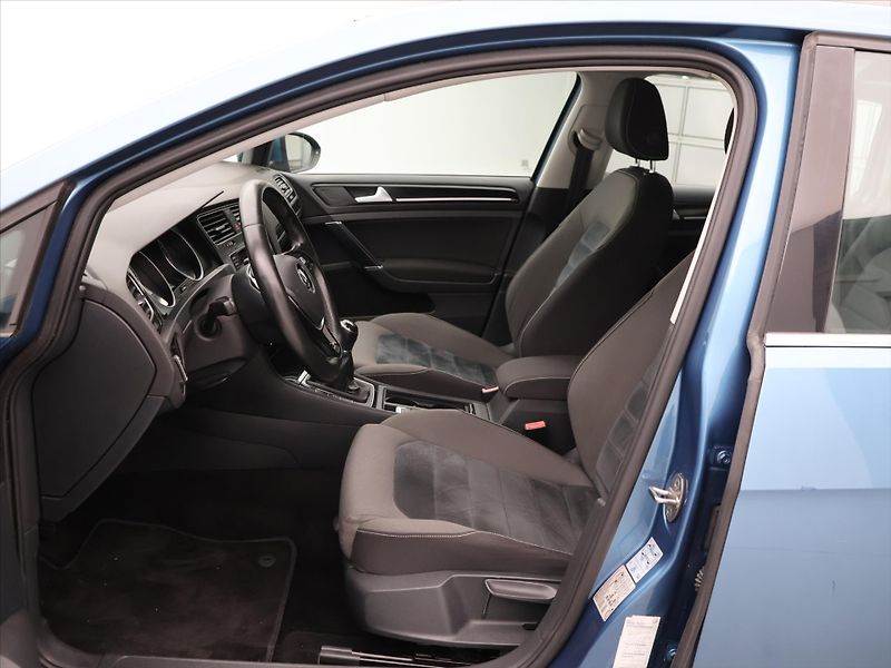 Volkswagen Golf 1,6 TDI 77kW Comfortline CZ - fotka 11 z 30