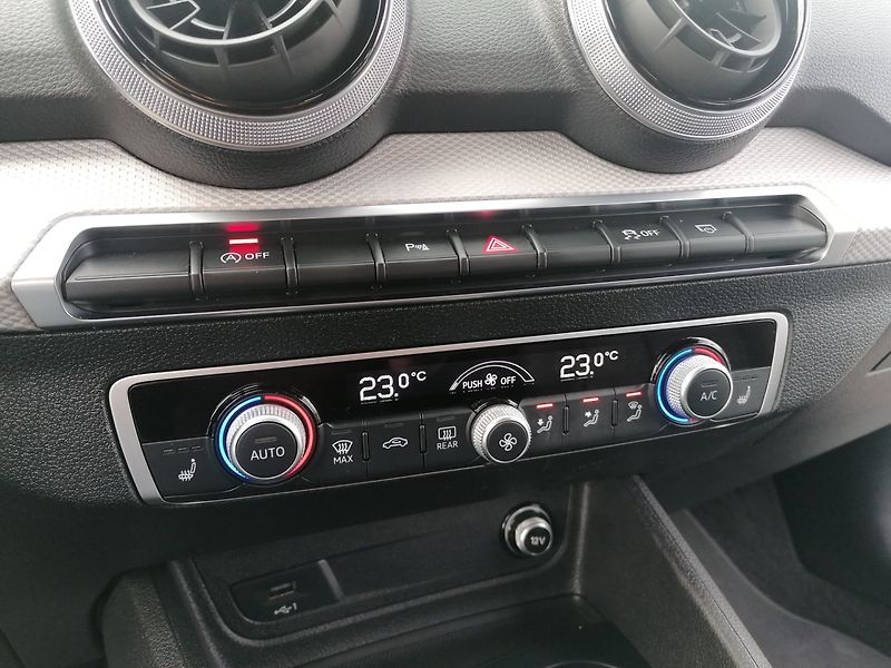 Audi Q2 (2021) 1.5 35 TFSi S-Tronic S-Line - fotka 15 z 28