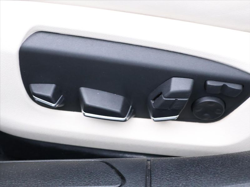 BMW Řada 7 3,0 730d 190kW xDrive - fotka 16 z 34