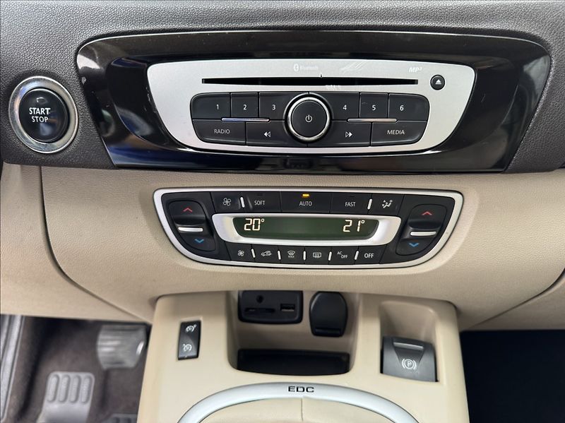 Renault Grand Scénic 1,5 dCi 7míst Navi Bose tažné - fotka 35 z 50