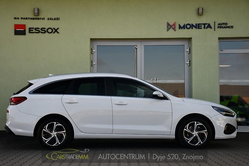 Hyundai i30 1.6CRDi NAVI KAMERA CARPLAY - fotka 6 z 48