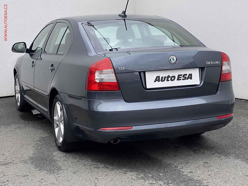 Škoda Octavia (2011) 1.6 TDi, ČR, Elegance - fotka 6 z 18