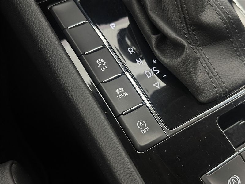Škoda Superb 2,0 DSG 4X4 ACC CANTON STYLE+ - fotka 31 z 49