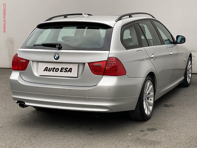 BMW Řada 3 (2008) 2.0D 320d xDrive, Bixen - fotka 4 z 17