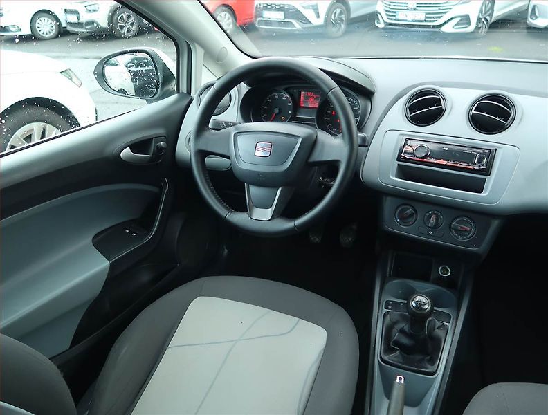 Seat Ibiza (2012) 1.2 12V, nová STK, zamluveno - fotka 7 z 15