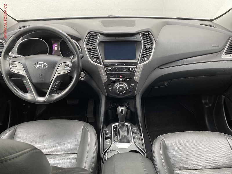 Hyundai Santa Fe (2016) 2.2 CRDi 4x4, Premium, AT - fotka 8 z 19