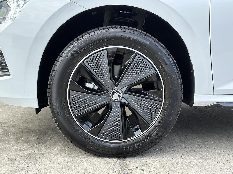 Škoda Kamiq 1.0TSi DSG Monte Carlo 116PS M - fotka 10 z 47