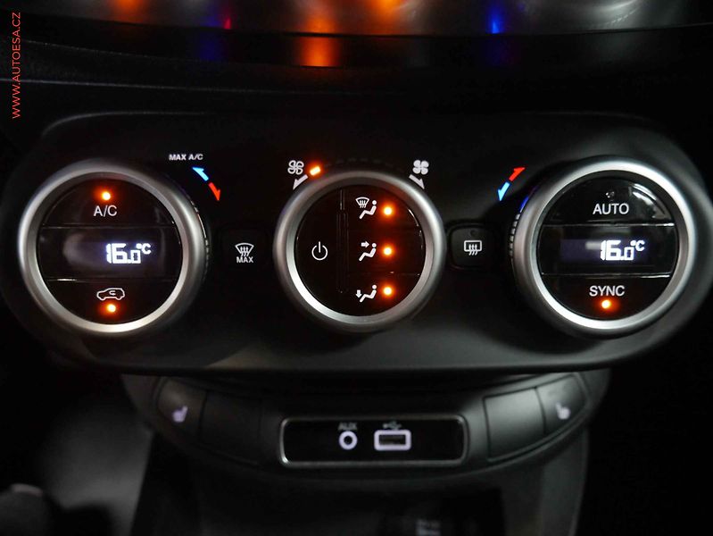 Fiat 500X (2015) 1.4T, ČR, Výhřev sed., park. - fotka 16 z 22