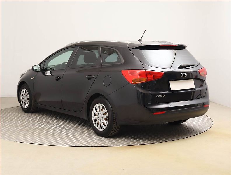 Kia Ceed (2016) 1.4 CVVT, Serv.kniha - fotka 4 z 17