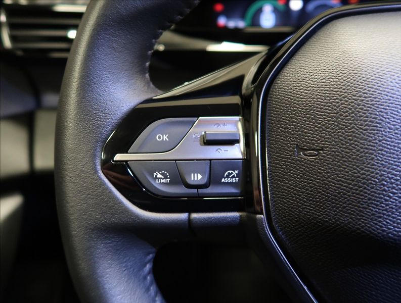 Peugeot 308 1,2 PT AT ALLURE NAVI KAMERA - fotka 13 z 42