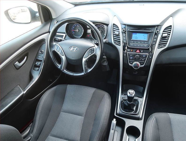 Hyundai i30 (2016) 1.6 GDI, Tempomat - fotka 7 z 13