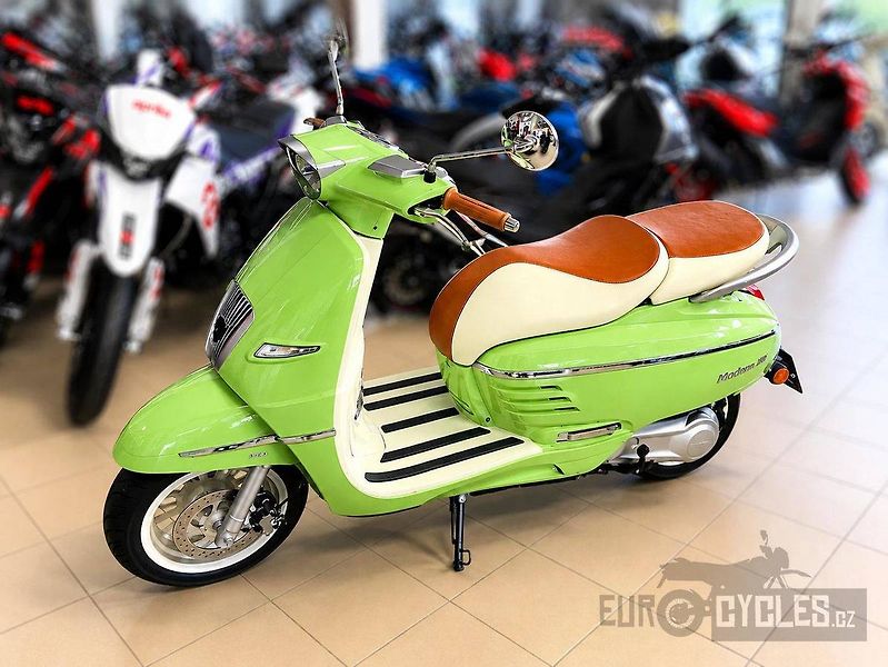 Peugeot Django 125 (2026) DJANGO 125I HOT COLOR - fotka 1 z 10