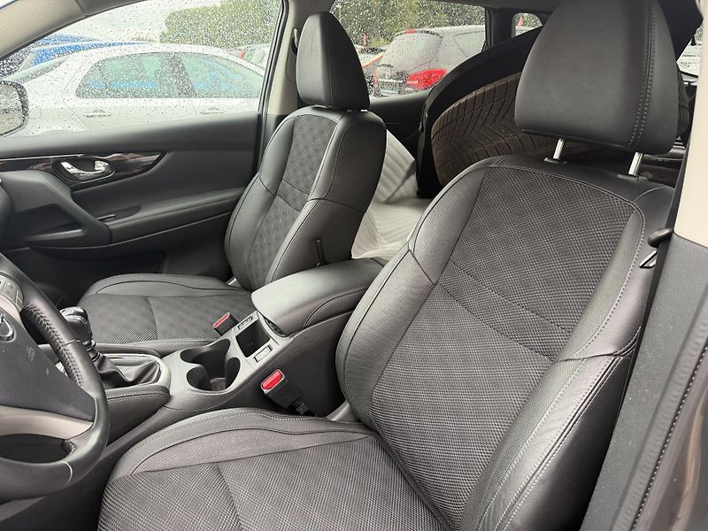 Nissan Qashqai 1.6 DiG-T,ČR - fotka 12 z 20