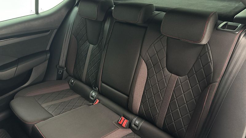 Škoda Octavia 2.0 TSI DSG RS - fotka 16 z 27