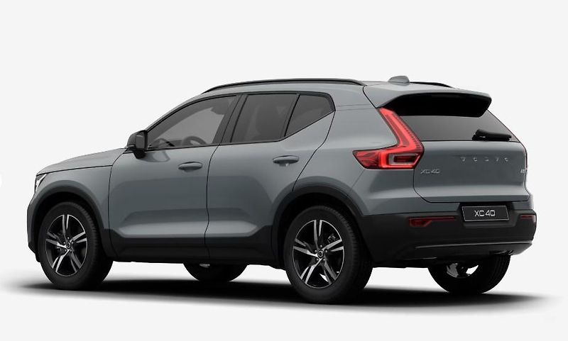 Volvo XC40 (2026) B3 AUT DARK PLUS - fotka 7 z 17