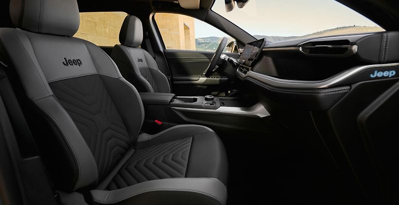 Jeep Compass (2026) First Edition e-Hybrid 145k - fotka 3 z 6