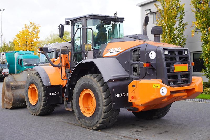 Hitachi (2018) ZW220 articulated loader - fotka 4 z 24