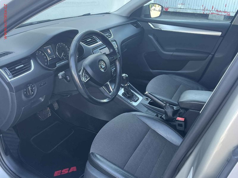 Škoda Octavia (2014) 1.6 TDi, DSG, STK 12/27 - fotka 9 z 14