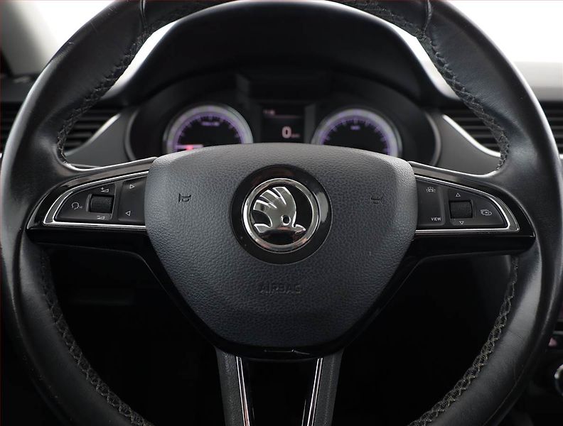 Škoda Octavia (2019) 1.6 TDI, Tempomat - fotka 8 z 15