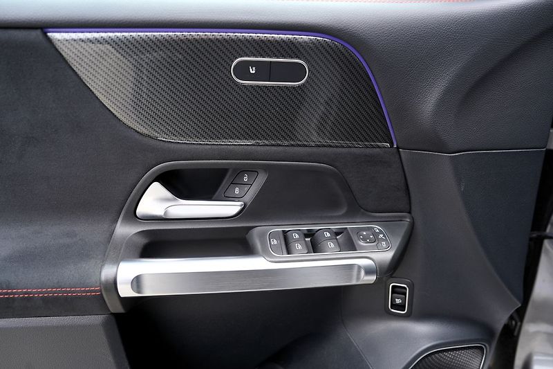 Mercedes-Benz GLB 200d 4Matic/AMG/AT/150 PS/Led - fotka 19 z 50