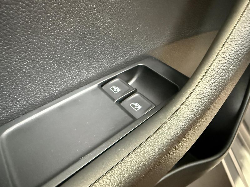 Škoda Fabia 1.0 TSI 70kW Ambition Combi To - fotka 11 z 14
