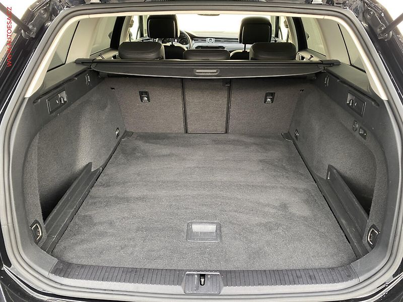 Volkswagen Passat (2019) 2.0 TDi, Highline, navi - fotka 7 z 19