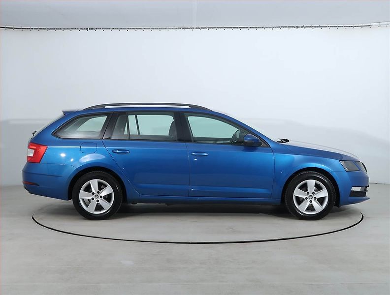 Škoda Octavia (2017) 1.6 TDI, Tempomat - fotka 6 z 17