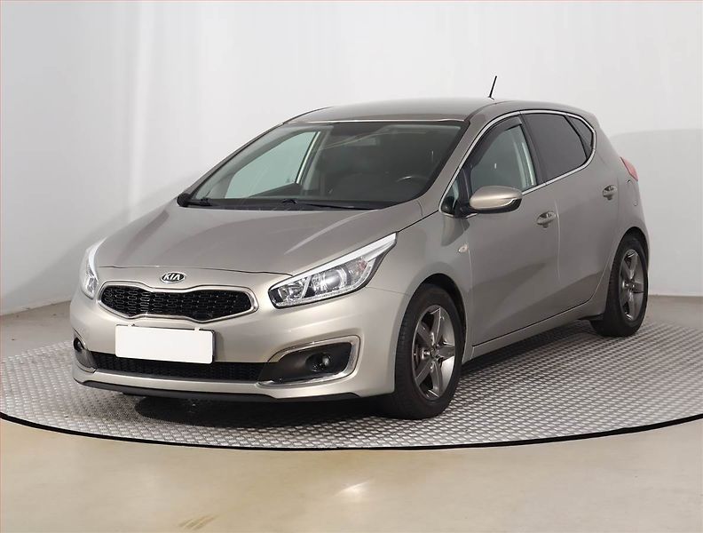 Kia Ceed (2016) Silver 1.4 CVVT, Serv.kniha - fotka 2 z 15
