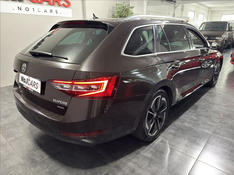 Škoda Superb 2,0   TDI DSG 4X4 140KW L&K - fotka 5 z 41