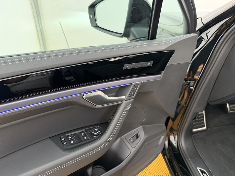 Volkswagen Touareg 3.0Tdi*210kw*1-MAJ*DPH*R-Line* - fotka 10 z 49