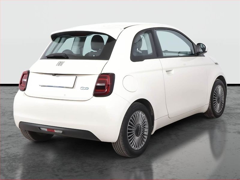 Fiat 500e (2023) 42 kWh, SoH 94% - fotka 5 z 18