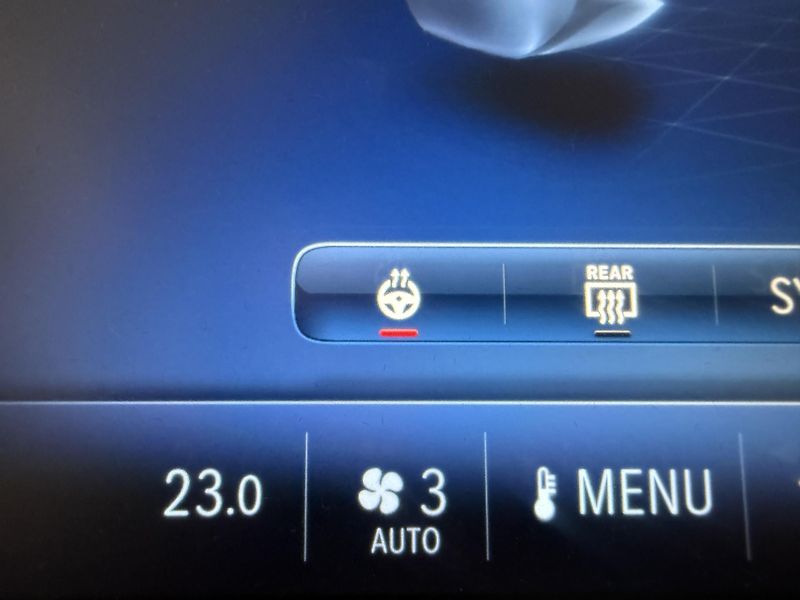 Mercedes-Benz Třídy E (2024) 300e sedan 4MATIC - fotka 28 z 40