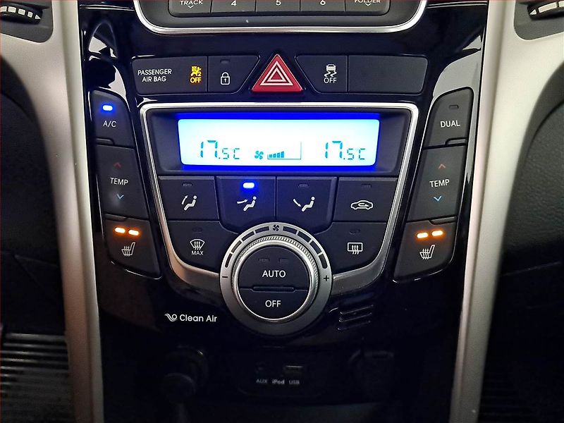 Hyundai i30 (2015) Weekend 1.6 GDI, Serv.kniha - fotka 13 z 19