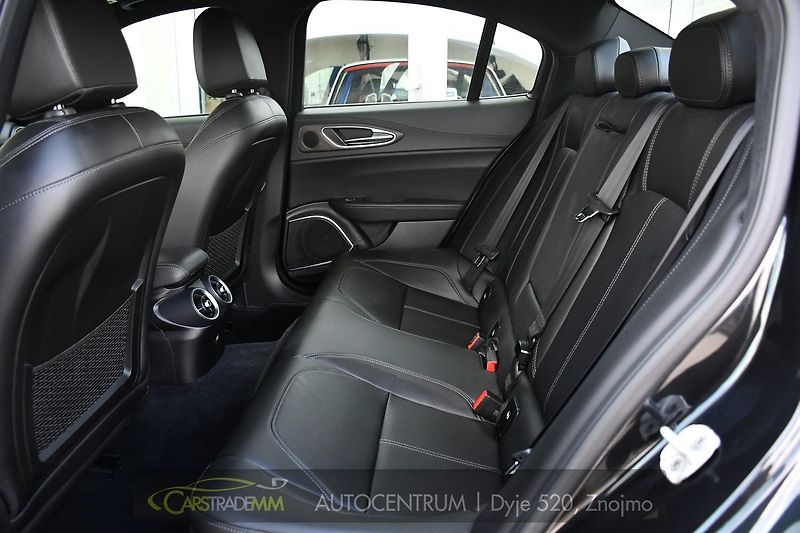 Alfa Romeo Giulia 2.2JTDm 154kw Ti - fotka 13 z 53