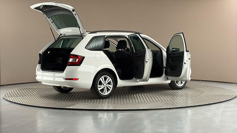 Škoda Fabia 1.0 TSI Ambition Combi - fotka 6 z 25